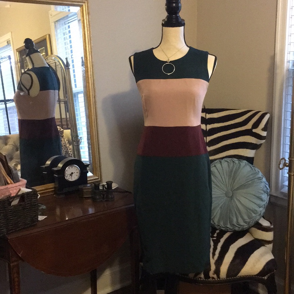 Ann Taylor colorblock dress sz 2 but fits like a 4